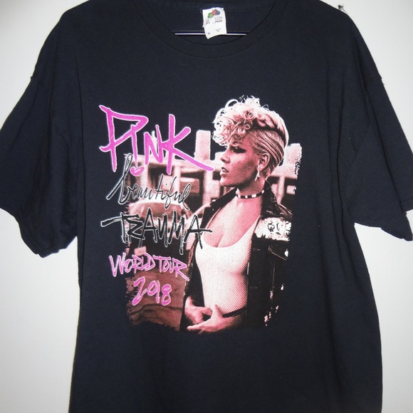 PINK BEAUTIFUL TRAUMA TOUR 2018 - Picture 1 of 3